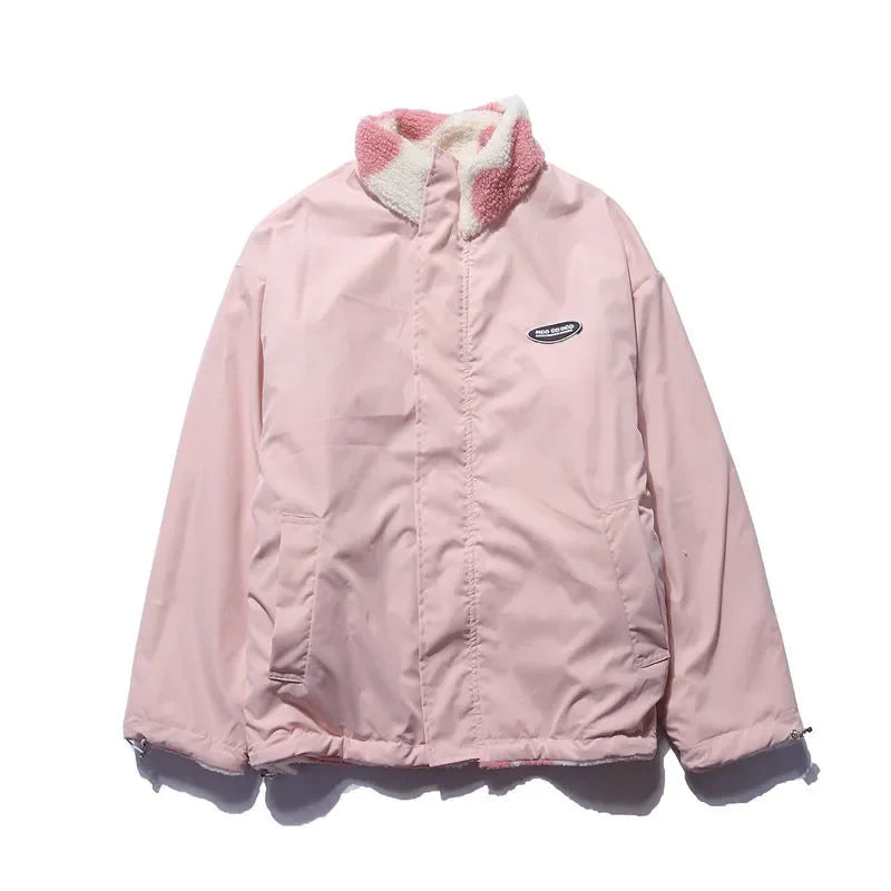Damen Übergangsjacke aus leichtem Material mit Herzmuster-Innenfutter und praktischen Taschen für den Alltag.