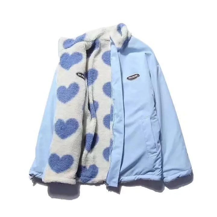 Azurblaue Damen Übergangsjacke mit Herzmuster-Innenfutter aus leichtem Stoff, ideal für Frühling und Herbst.