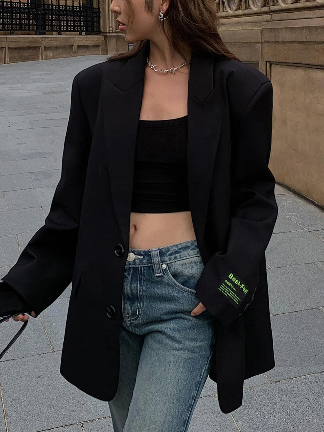 Damen Blazer im Oversized-Schnitt, aus leichtem Baumwollmix, mit Knopfverschluss und seitlichen Taschen.