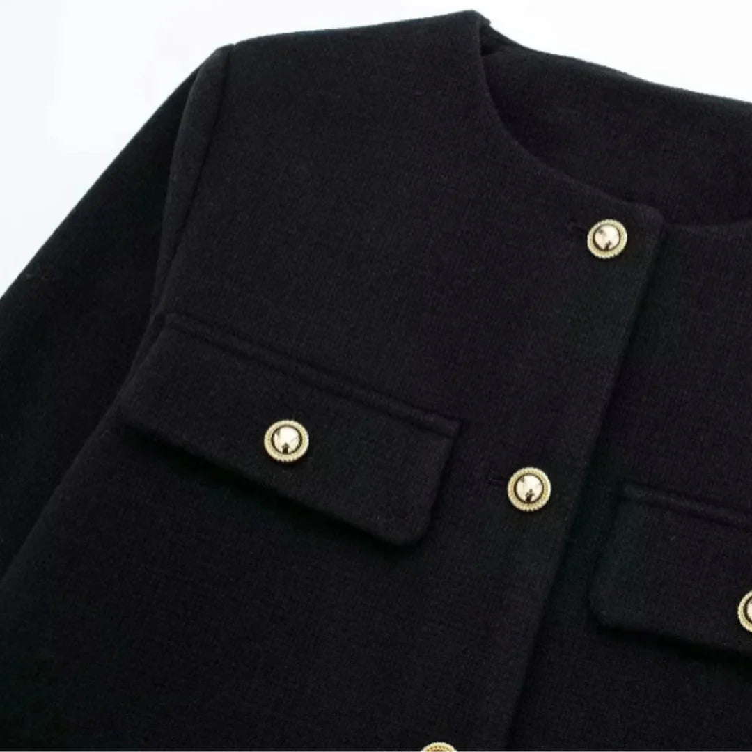 Damen Blazer aus hochwertigem Stoff mit Knopfdetails und einem geraden Schnitt für einen klassischen Look.