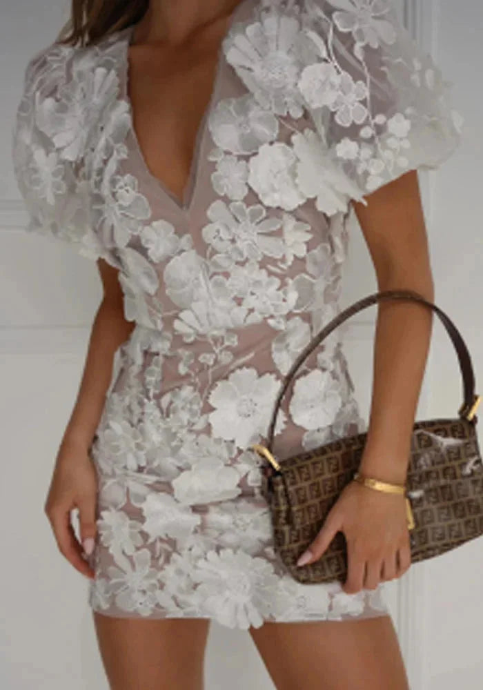 Damen Blumen-Minikleid aus durchscheinendem Stoff mit Puffärmeln – High-quality product image.