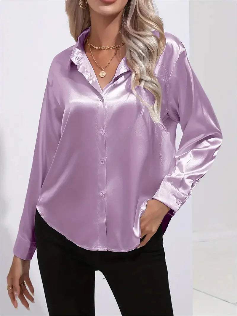 Damen Bluse aus Satin mit eleganten Knöpfen, ideal für formelle Anlässe, weich im Griff und schlichte Eleganz.