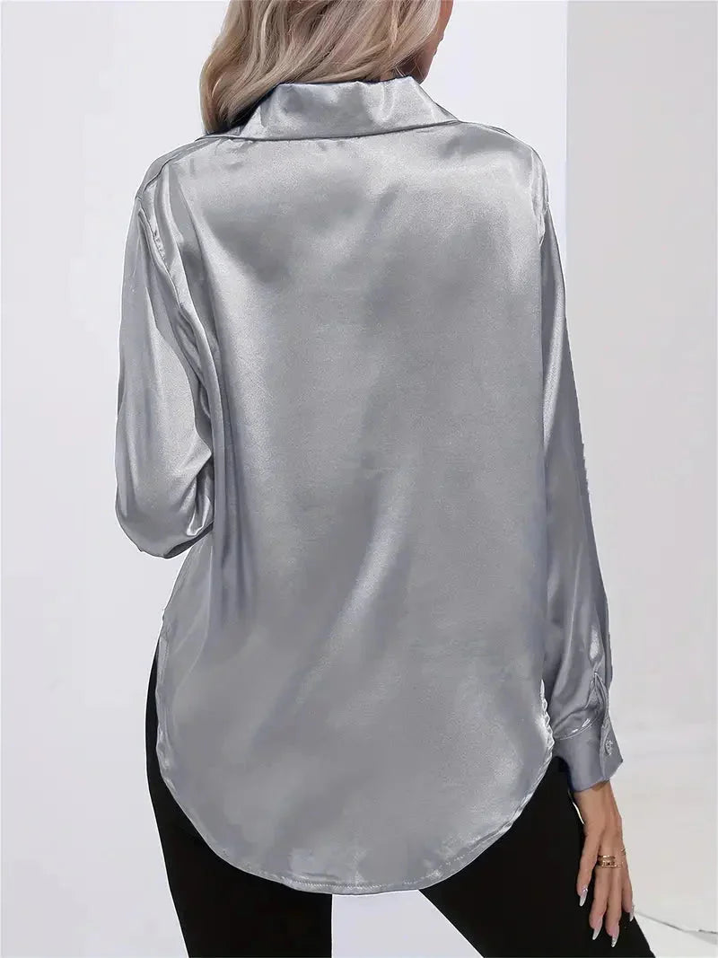 Damen Bluse aus Satin mit eleganten Knöpfen, weich im Griff, schicke Passform, ideal für formelle Anlässe oder den Alltag.
