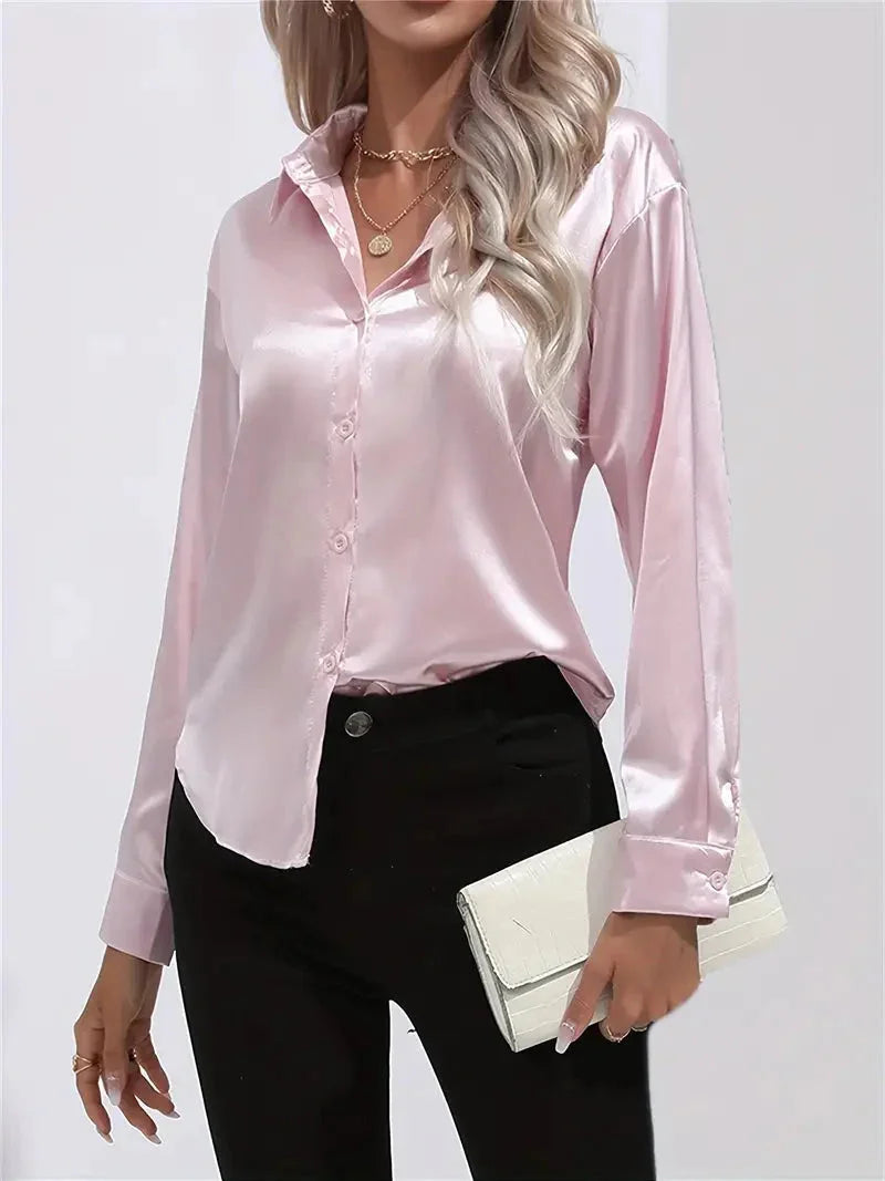 Damen Bluse aus Satin mit eleganten Knöpfen, schimmernder Stoff, klassischer Schnitt und feine Details für einen zeitlosen…