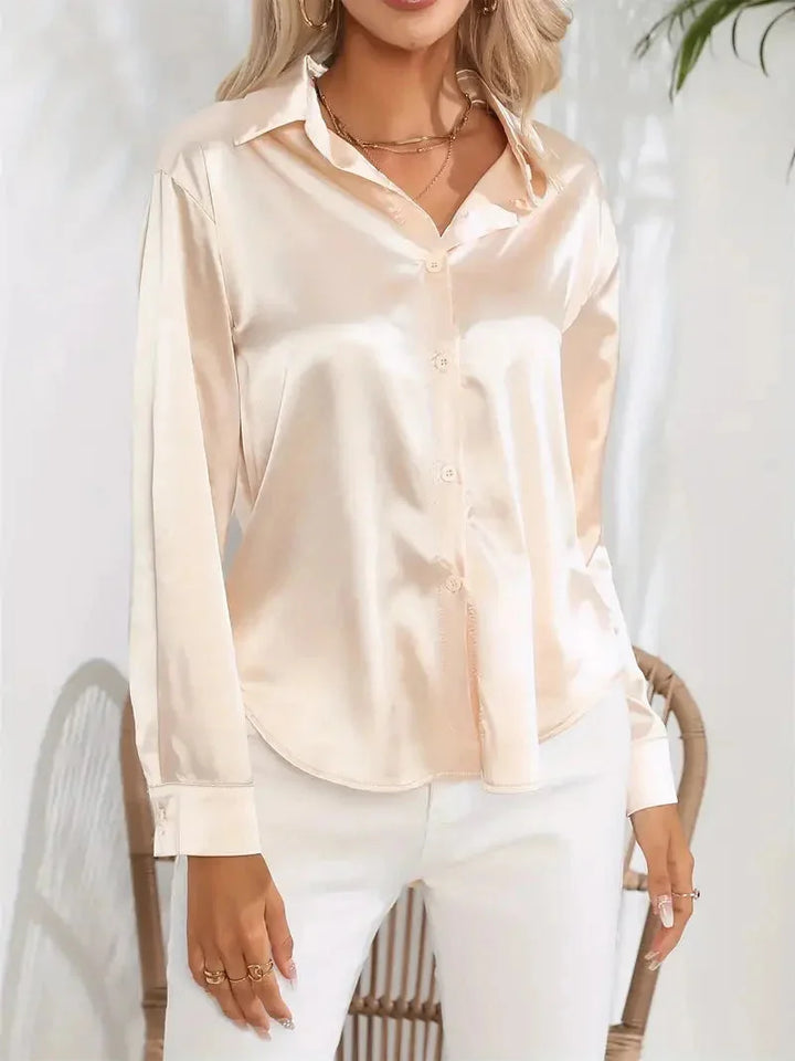 Damen Bluse aus Satin mit eleganten Knöpfen, angenehmes Material und schlichte Schnittführung für jeden Anlass.