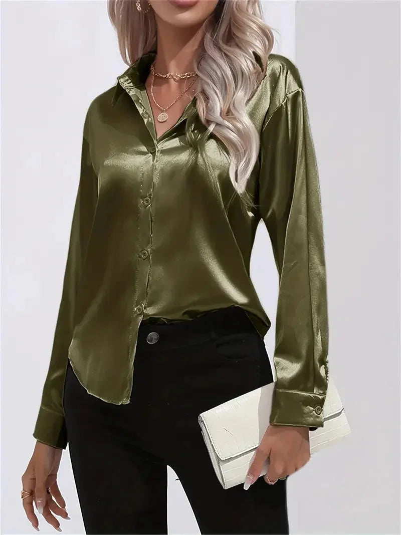 Damen Bluse aus Satin, elegant mit Knöpfen, fließender Stoff, ideal für schicke Anlässe oder Alltag.