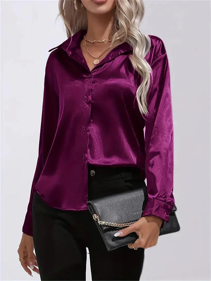 Damen Bluse aus Satin mit eleganten Knöpfen, weiches Material und feminine Passform für vielseitige Anlässe.