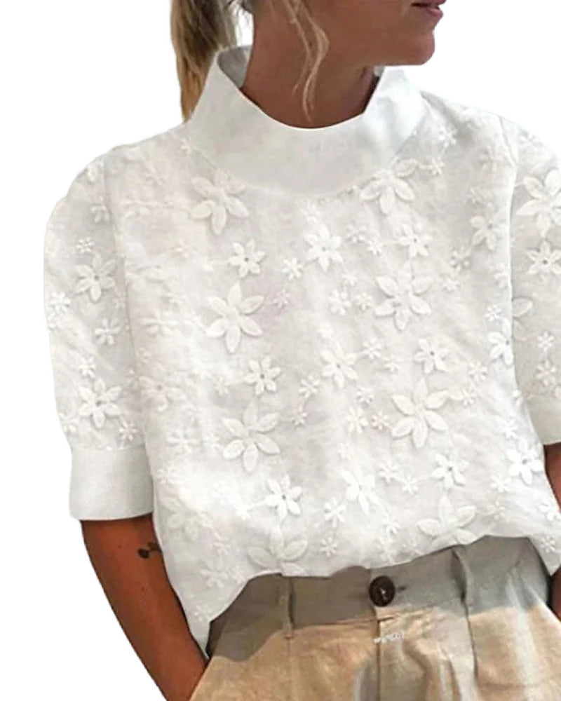 Damenbluse in Weiß mit besticktem Stehkragen aus leichtem Baumwollmix, ideal für den Alltag und vielseitig kombinierbar.