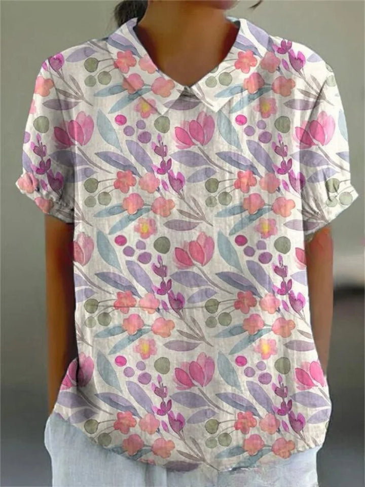 Damen Bluse in Weiß mit floralem Stickmuster und kurzen Ärmeln, aus leichtem Stoff, ideal für Frühling und Sommer.