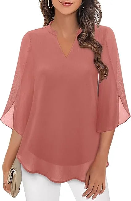 Rosa Damen Bluse aus leichtem Stoff mit V-Ausschnitt und Flatterärmeln - ideal für den Sommer Look.