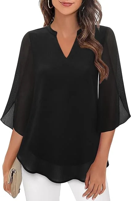Schwarze Damenbluse mit V-Ausschnitt und Flatterärmeln aus leichtem Stoff in trendigem Design.