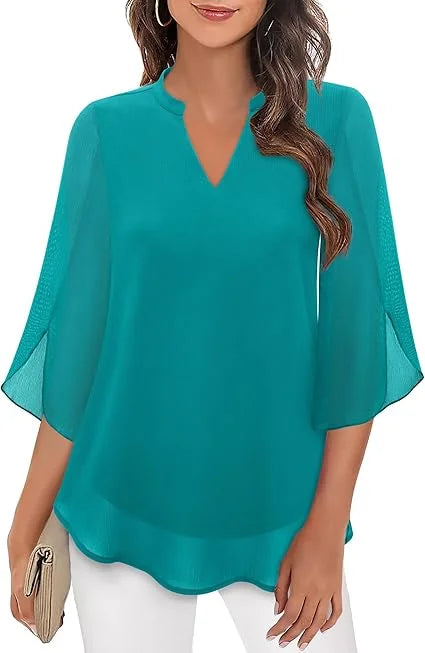 Türkisblaue Damenbluse mit V-Ausschnitt und Flatterärmeln, leichter Stoff, elegantes Design für lässige Eleganz.