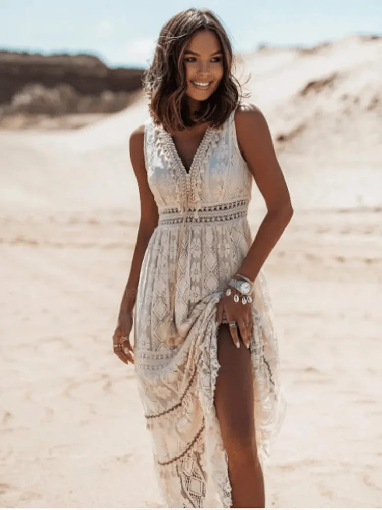 Maxikleid aus Boho Spitze mit V-Ausschnitt und asymmetrischem Saum für Damen
