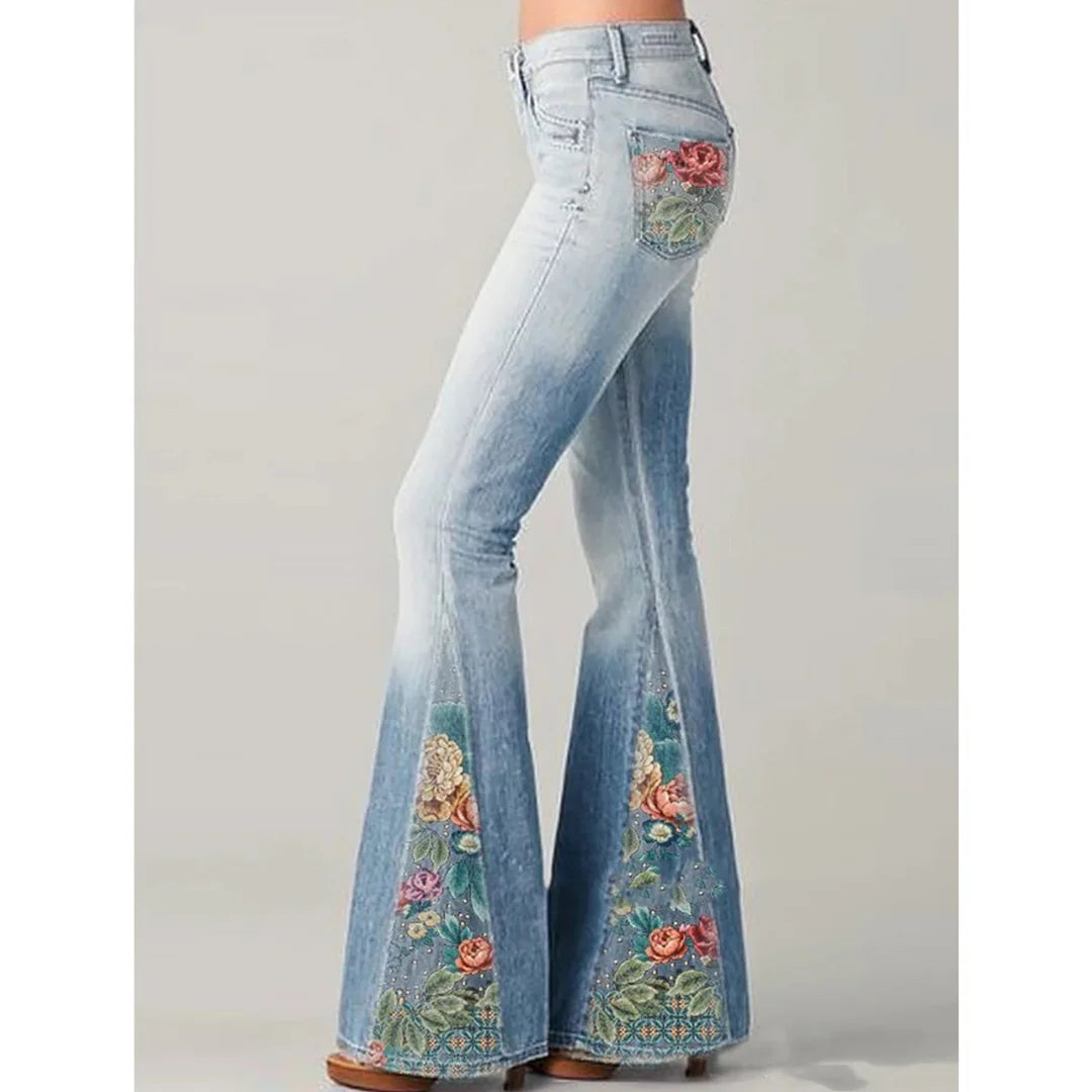 Damen Boho Jeans in Blau mit Schlag, verziert mit Stickereien aus Baumwolle für einen lässigen, kreativen Look.