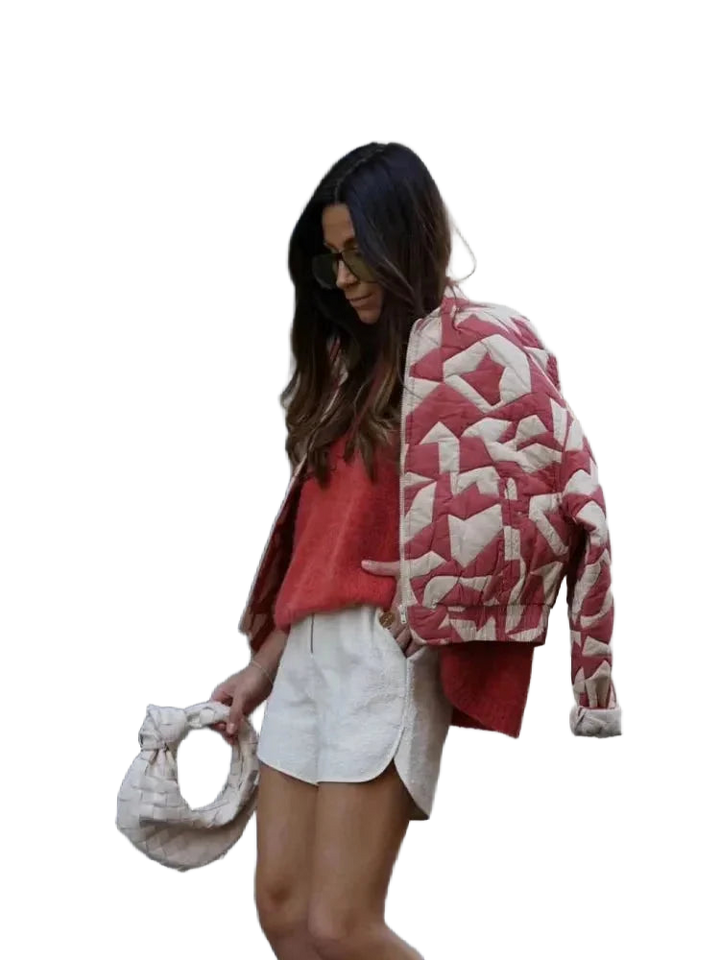 Damen Steppjacke in Rot und Weiß mit geometrischem Muster – High-quality product image.
