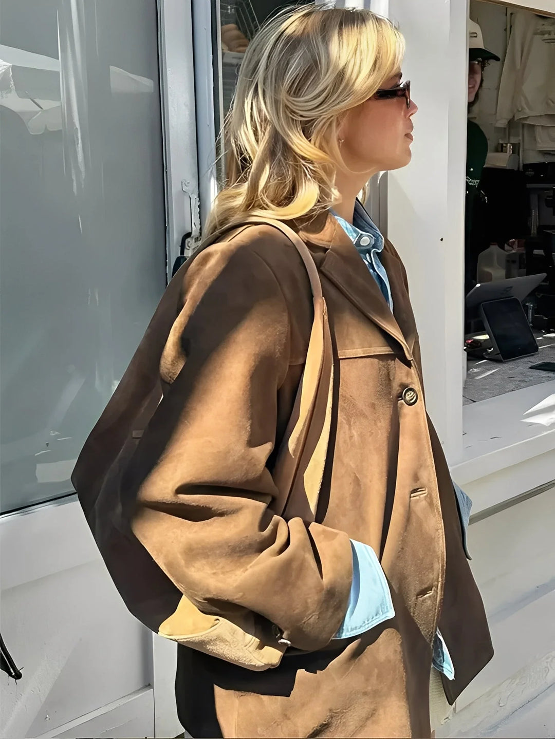 Damen braune Jacke aus Baumwollmischung mit Knopfleiste und praktischen Taschen für casual Outfits.