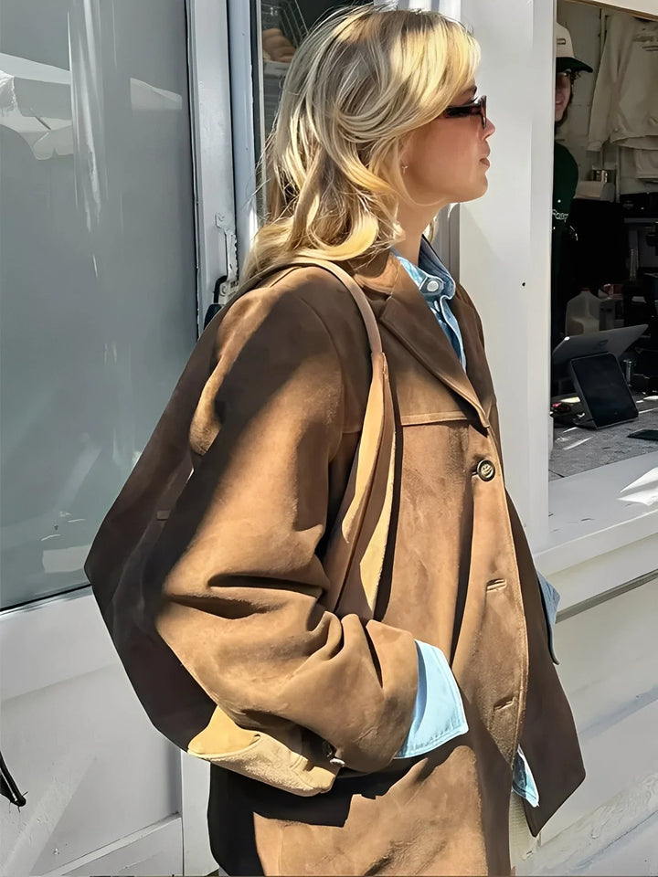 Damen braune Jacke aus Baumwollmischung mit Knopfleiste und praktischen Taschen für casual Outfits.