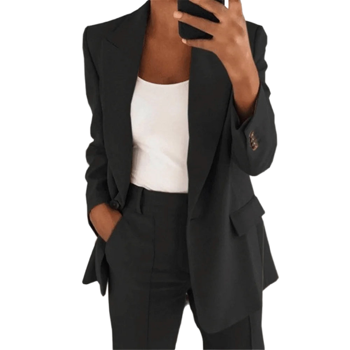 Schwarzer Damen Business-Anzug mit geradem Schnitt und schlichtem Design, ideal für formelle Anlässe.