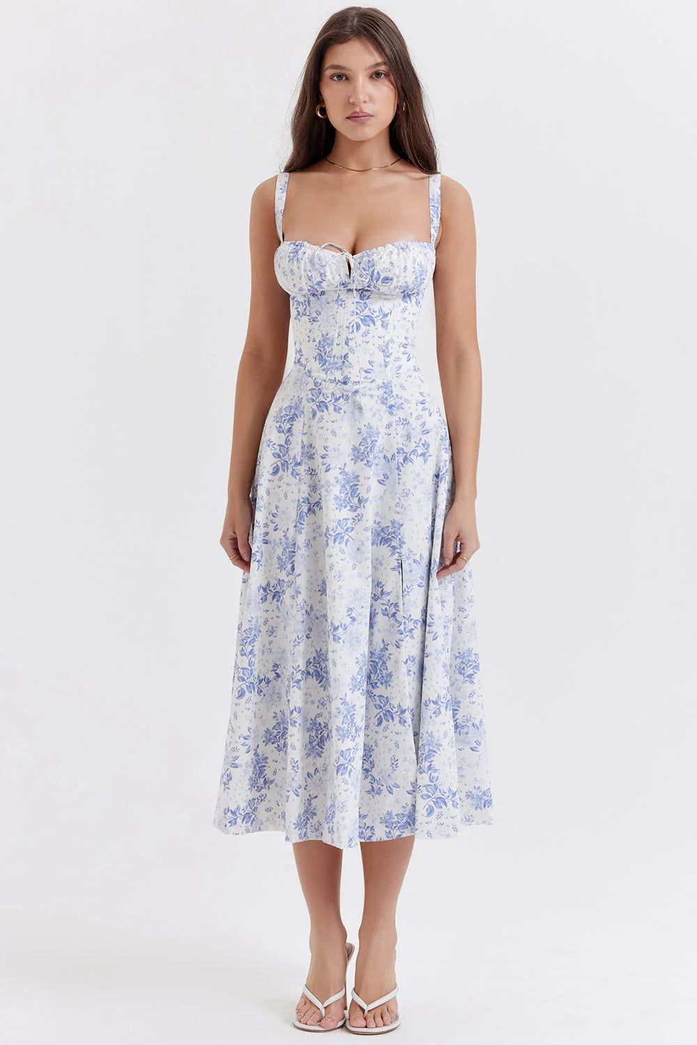 Damen Bustier-Kleid in Blau-blumig mit Blumen-Print und modernem Schnitt aus leichtem Stoff für warme Tage.