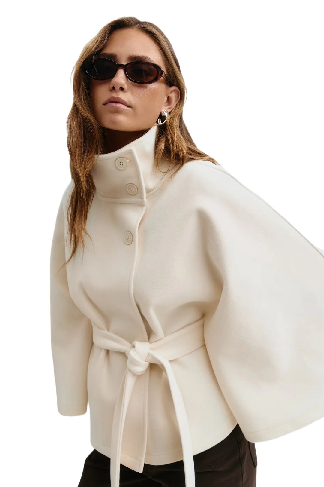 Beige Damen Cape-Mantel mit Stehkragen, Gürtelbindung und klassischem Design aus warmem, weichem Material.