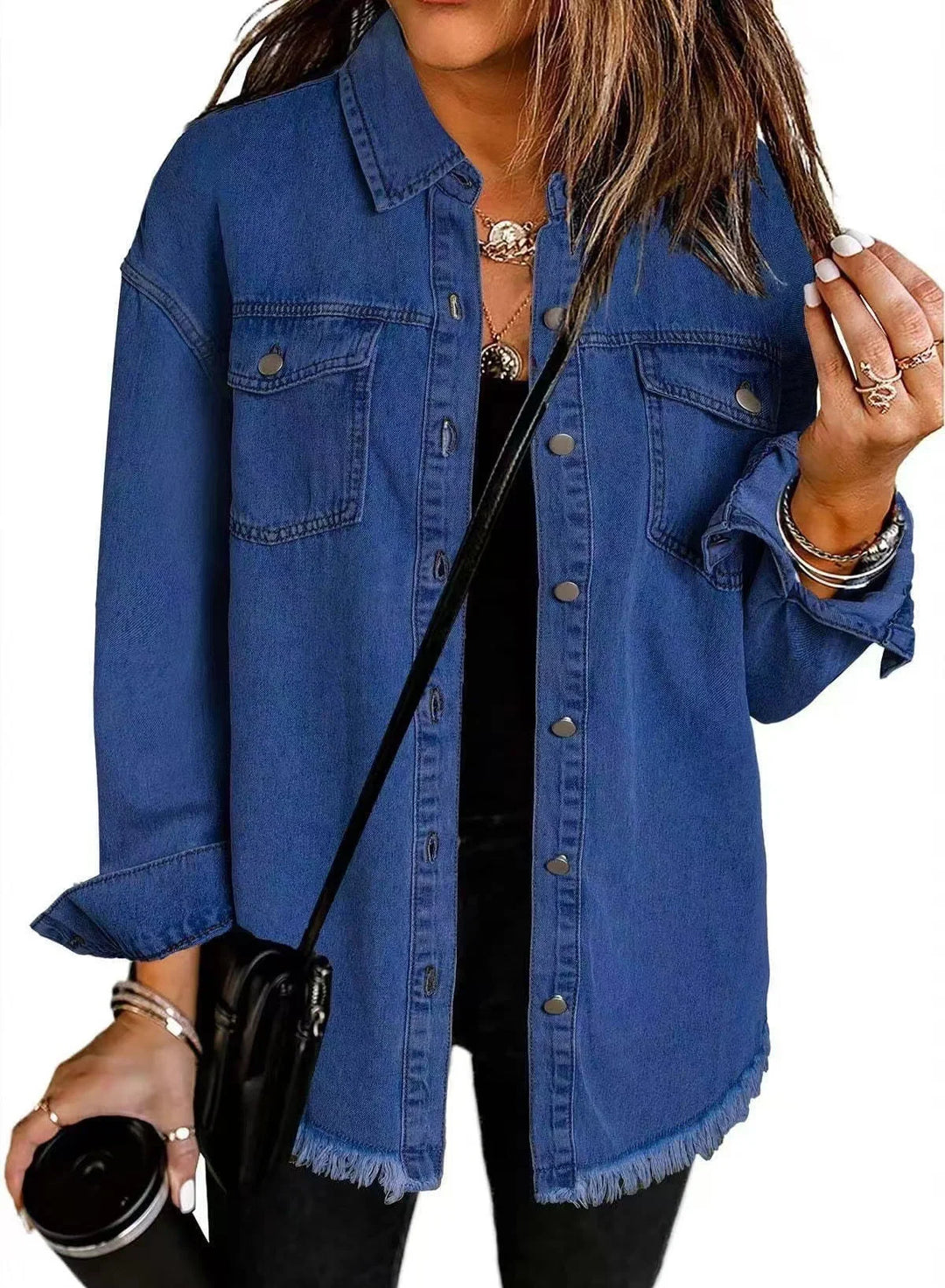 Dunkelblaue Damen Denimjacke mit Fransen und Knopfleiste, aus robustem Baumwollstoff, lässiger Schnitt und detailreiche…