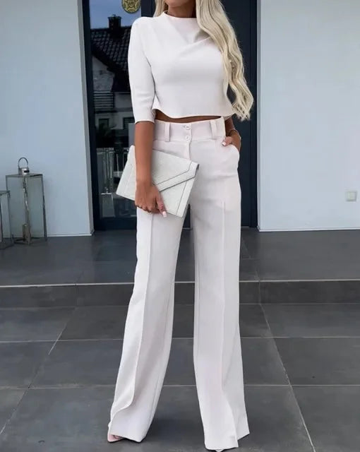 Damen Zweiteiliges Set in Weiß aus leichtem, atmungsaktivem Material mit weitem Bein und modernem Schnitt.