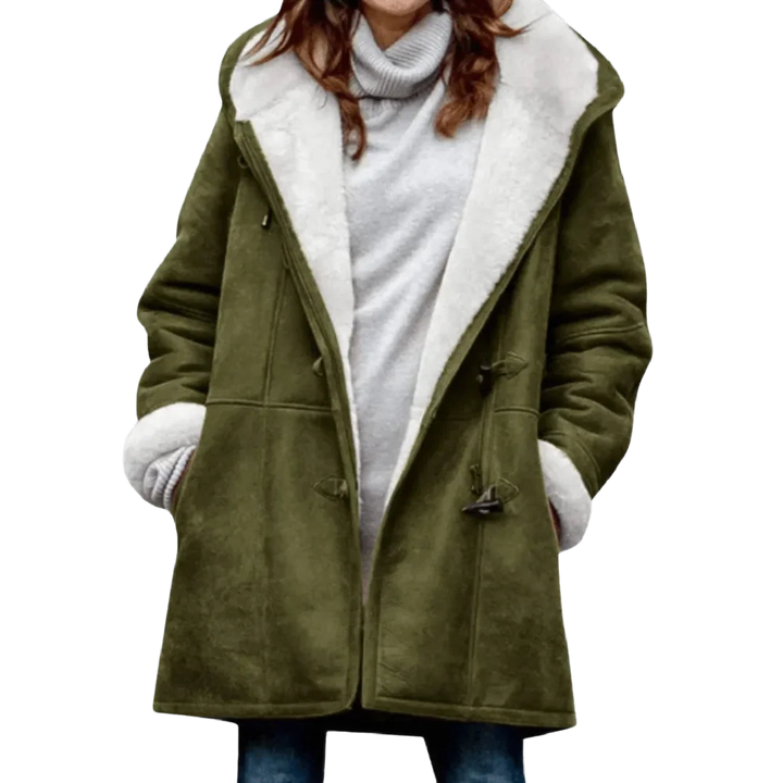 Moosgrüne Damen Fleecejacke mit Kapuze und Taschen, gefertigt aus weichem, warmem Material für angenehmen Tragekomfort.