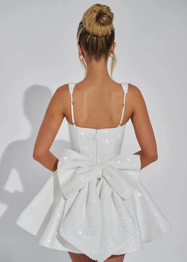 Damen Funkelndes Minikleid mit ausgestelltem Schnitt – High-quality product image.