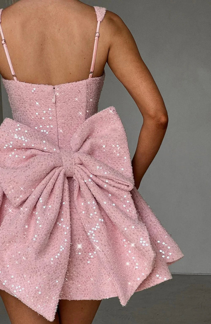 Damen Funkelndes Minikleid mit ausgestelltem Schnitt – High-quality product image.