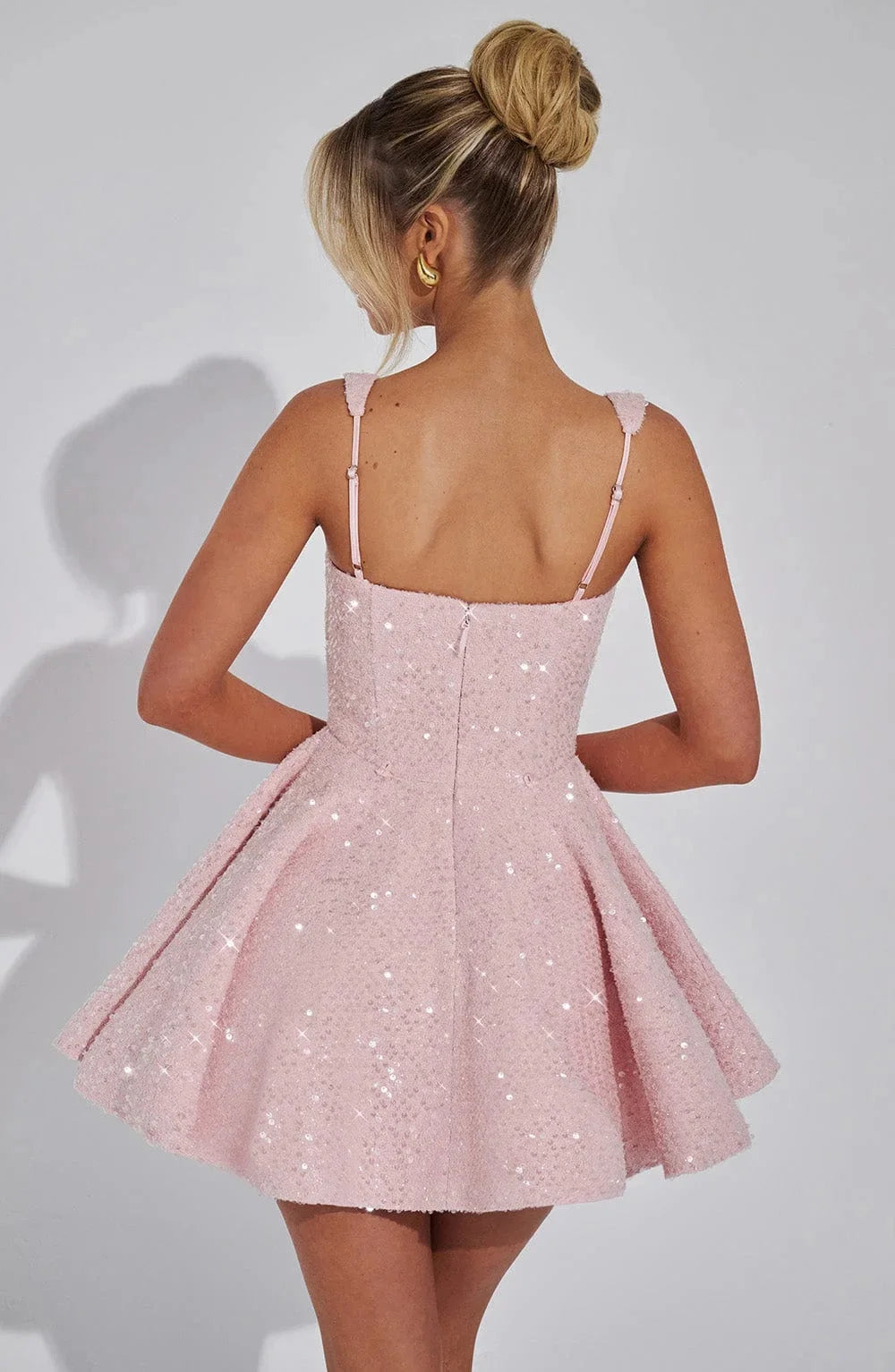Damen Funkelndes Minikleid mit ausgestelltem Schnitt – High-quality product image.