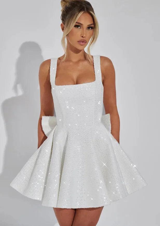 Damen Funkelndes Minikleid mit ausgestelltem Schnitt – High-quality product image.