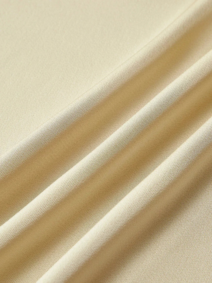 Damen Gelbes Maxikleid mit schmalen Trägern und offenem Rücken – High-quality product image.