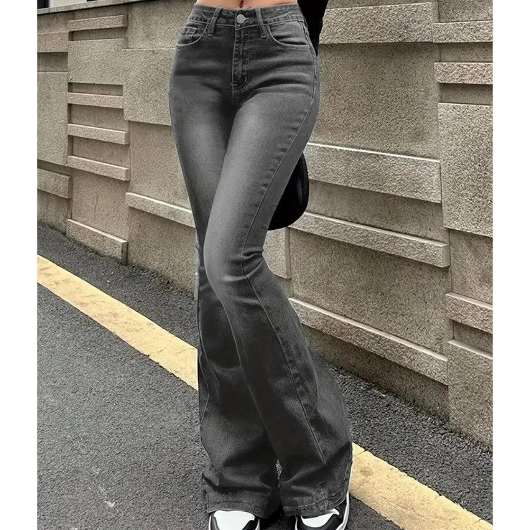 Grau Damen High-Waist Flared Jeans aus Komfortstretch mit elastischem Bund und ausgeformtem Bein für angenehme Passform.