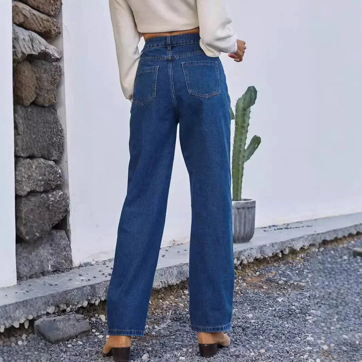 Damen Mom-Style Jeans in Dunkelblau, aus bequemem Baumwollmix, mit hoher Taille und lässiger, gerader Beinform.