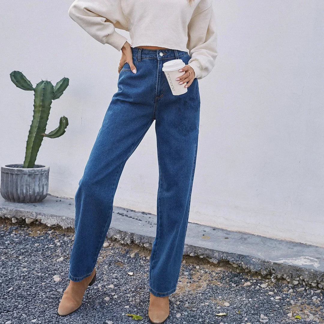 Damen Jeans im Mom-Style, dunkelblau, aus Baumwolle mit lässigem Schnitt und hohen Taille für komfortablen Sitz.
