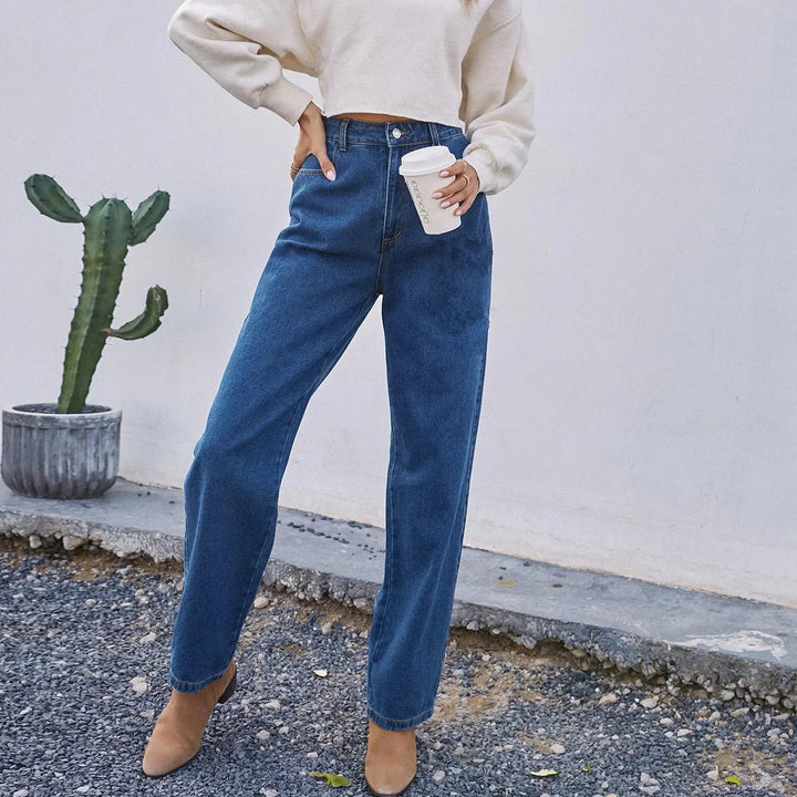 Damen Jeans im Mom-Style, dunkelblau, aus Baumwolle mit lässigem Schnitt und hohen Taille für komfortablen Sitz.