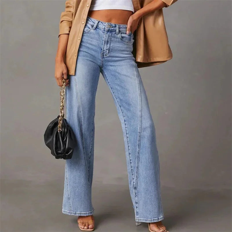 Hellblaue Damen Jeans mit geradem Bein aus Baumwollmischung, ideal für den Alltag, mit klassischem Five-Pocket-Design.