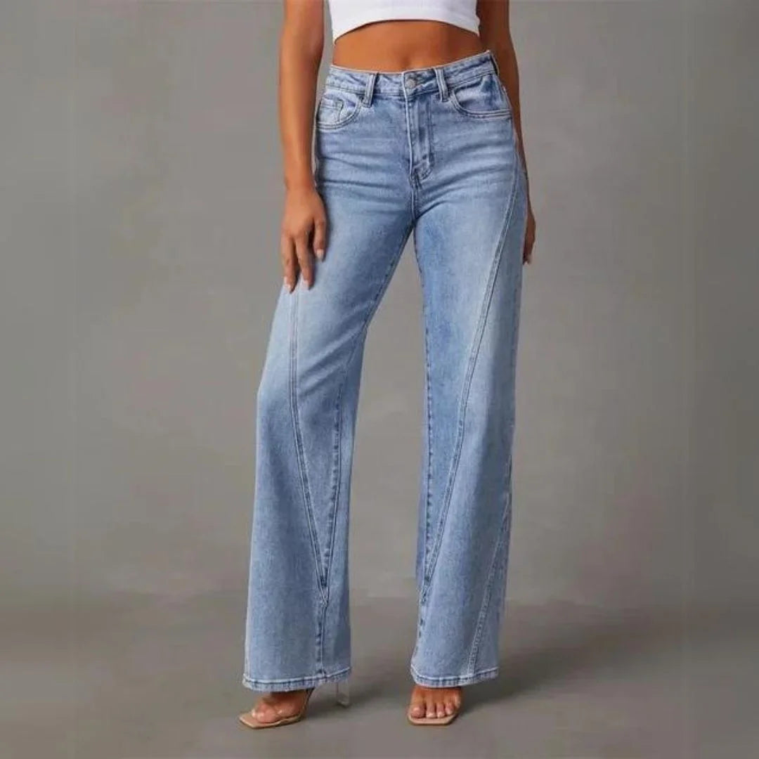 Alt-Text: Hellblaue Damen Jeans mit geradem Bein, aus Baumwollgemisch, bietet bequemes Tragegefühl und klassischen Schnitt.