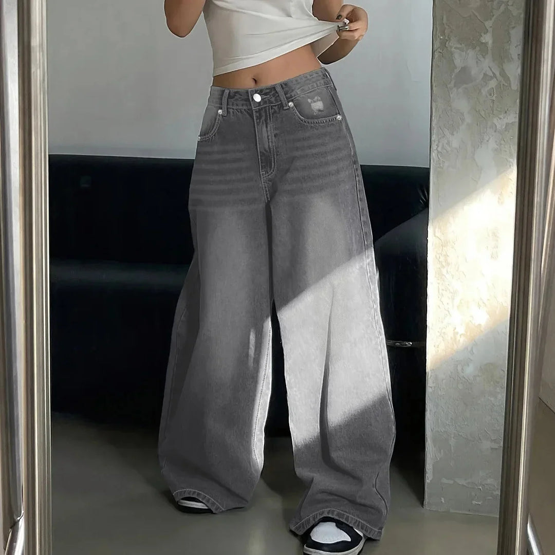 Damen Jeans mit weitem Bein, lässiger Schnitt, aus bequemen Baumwollstoff für einen lässigen, entspannten Look.