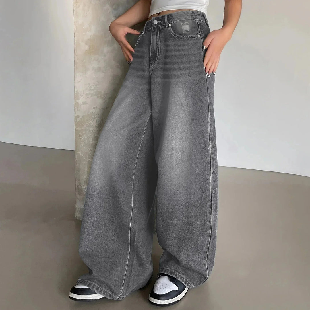 Grau Damen Jeans mit weitem Bein, lässiger Schnitt aus Baumwollmix für hohen Tragekomfort und vielseitigen Look.
