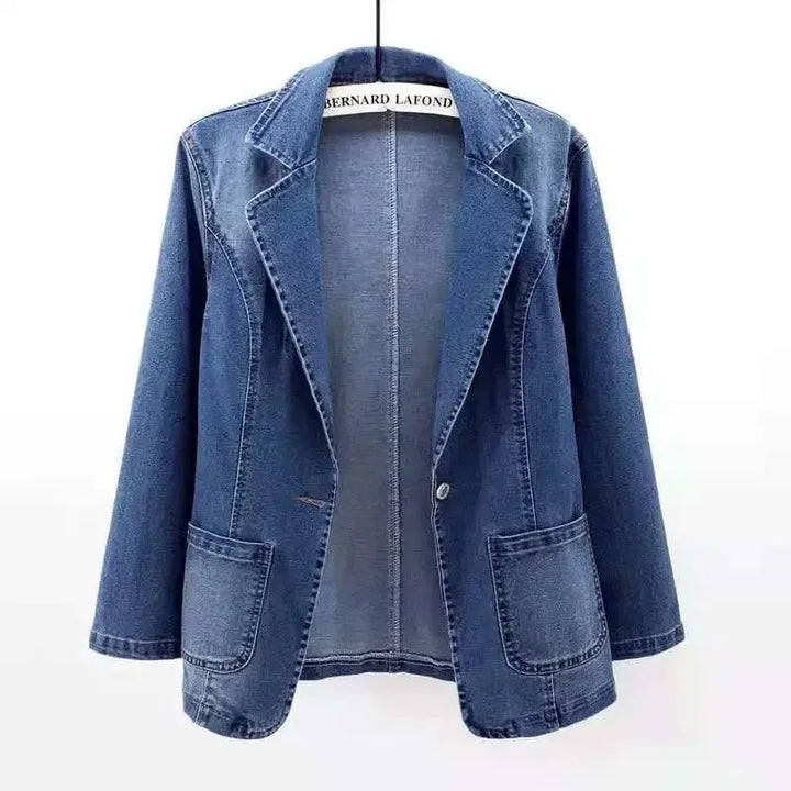Damen Jeansjacke aus Baumwolle mit Knopfverschluss, klassischen Taschen und modernem Schnitt für vielseitigen Einsatz.