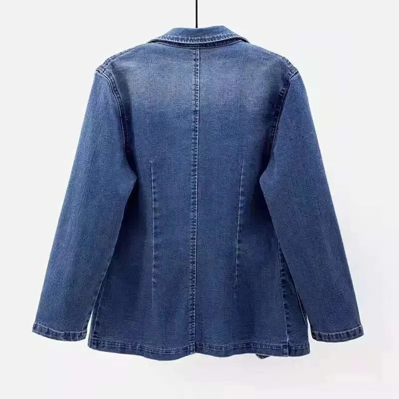 Damen Jeansjacke aus Baumwolle, mit klassischem Knopfverschluss und praktischen Taschen für lässige Looks.