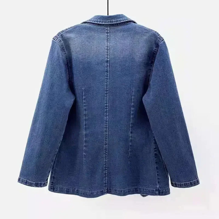 Damen Jeansjacke aus Baumwolle, mit klassischem Knopfverschluss und praktischen Taschen für lässige Looks.