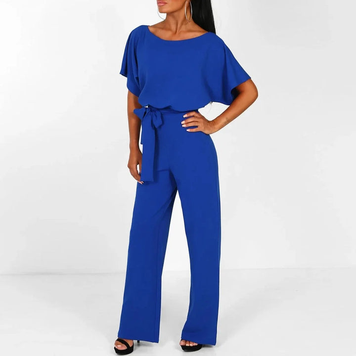 Blauer Damen Jumpsuit mit Gürtel und kurzen Ärmeln, aus leichtem Stoff in legerer Passform für den Sommer.