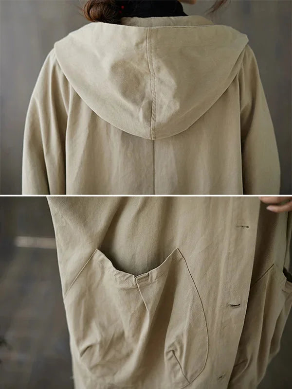 Damen Kapuzen-Trenchcoat aus Baumwolle mit praktischen großen Taschen und knopfbaren Manschetten in einem zeitlosen Design.