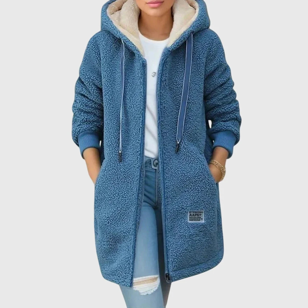 Damen Kapuzenfleecejacke in Blau, weich, mit Reißverschluss und praktischen Taschen für zusätzlichen Komfort und Wärme.