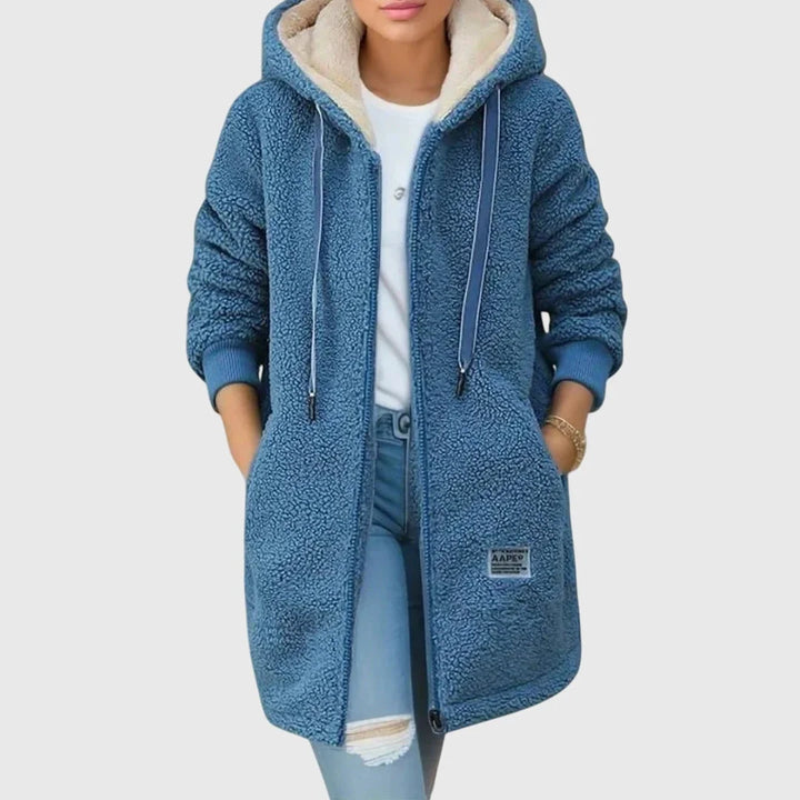 Damen Kapuzenfleecejacke in Blau, weich, mit Reißverschluss und praktischen Taschen für zusätzlichen Komfort und Wärme.