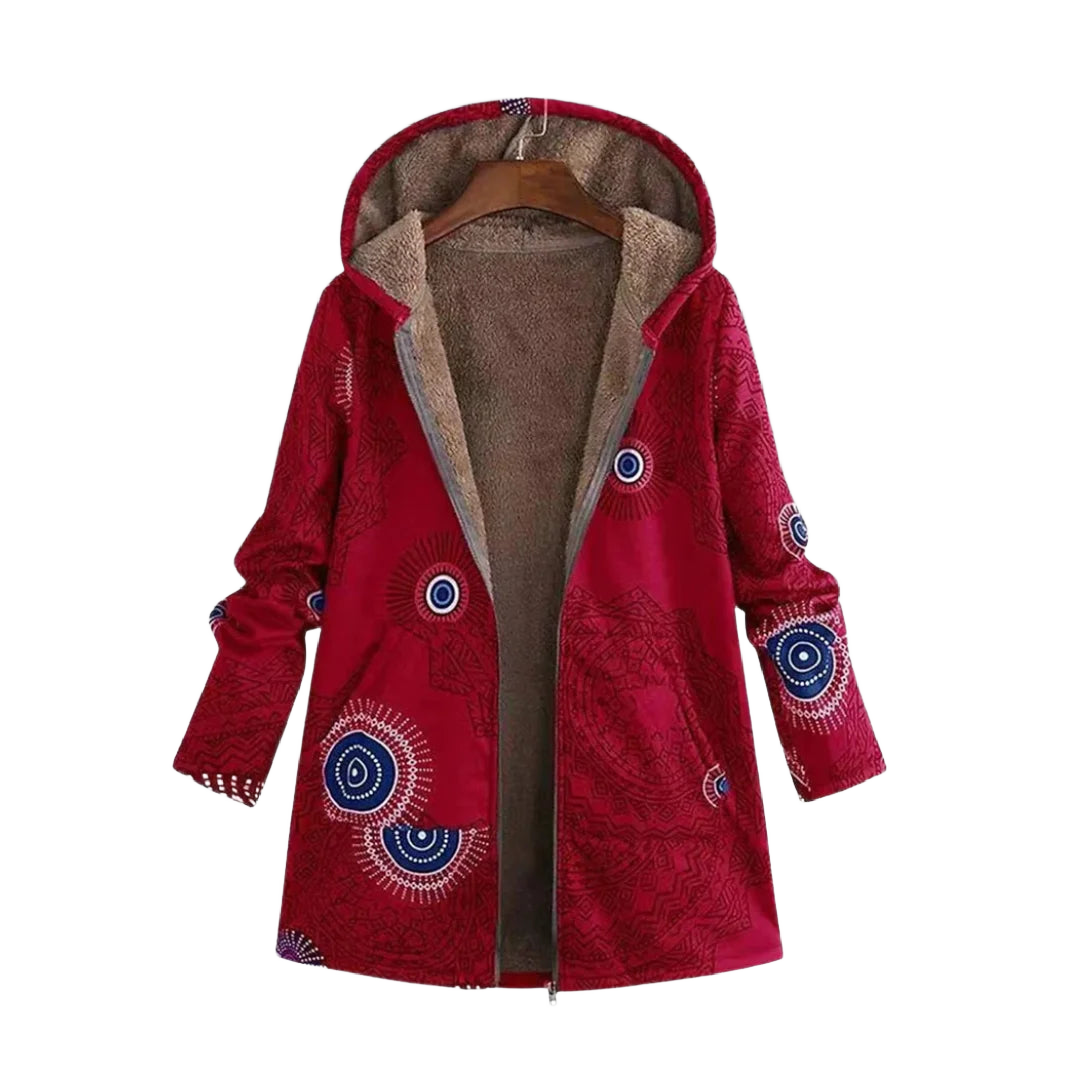 Damen Kapuzenjacke in Rot mit Muster, Fleece-Futter und Kängurutaschen für gemütlichen Tragekomfort an kalten Tagen.