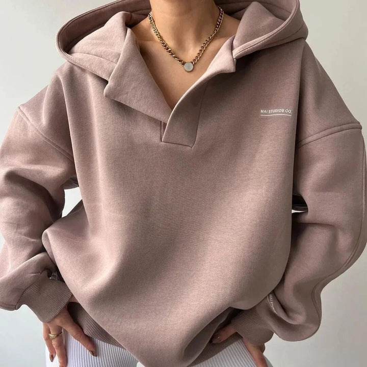 Damen Kapuzenpullover in Rosa, aus weichem Material, lässiger Schnitt und bequeme Kapuze für kalte Wintertage.