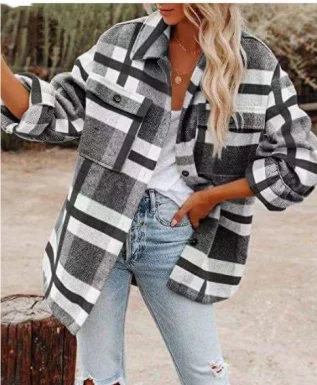 Grau karierte Damenjacke in Übergröße mit Knopfleiste aus weichem Material und lässigem Schnitt. Ideal für den Alltag.